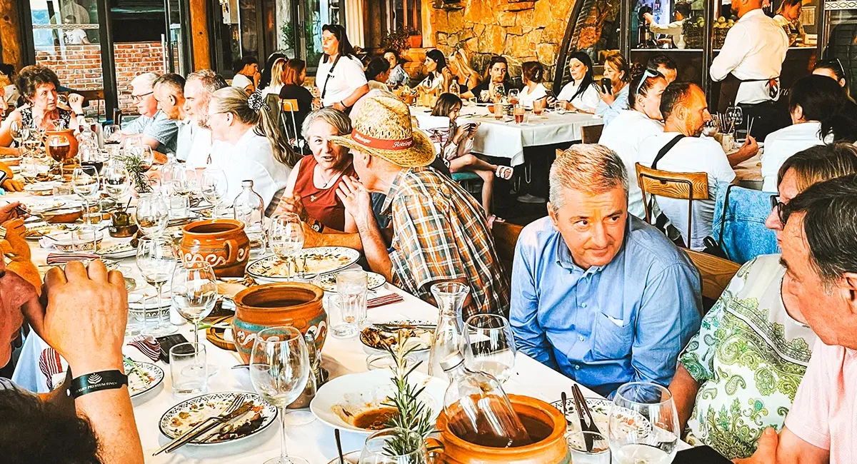 Essen auf dem Weingut in Albanien während der Infotour 2024