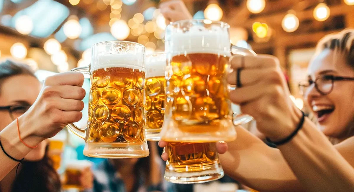 Betriebsausflug Gemeinsam feiern im Bierzelt