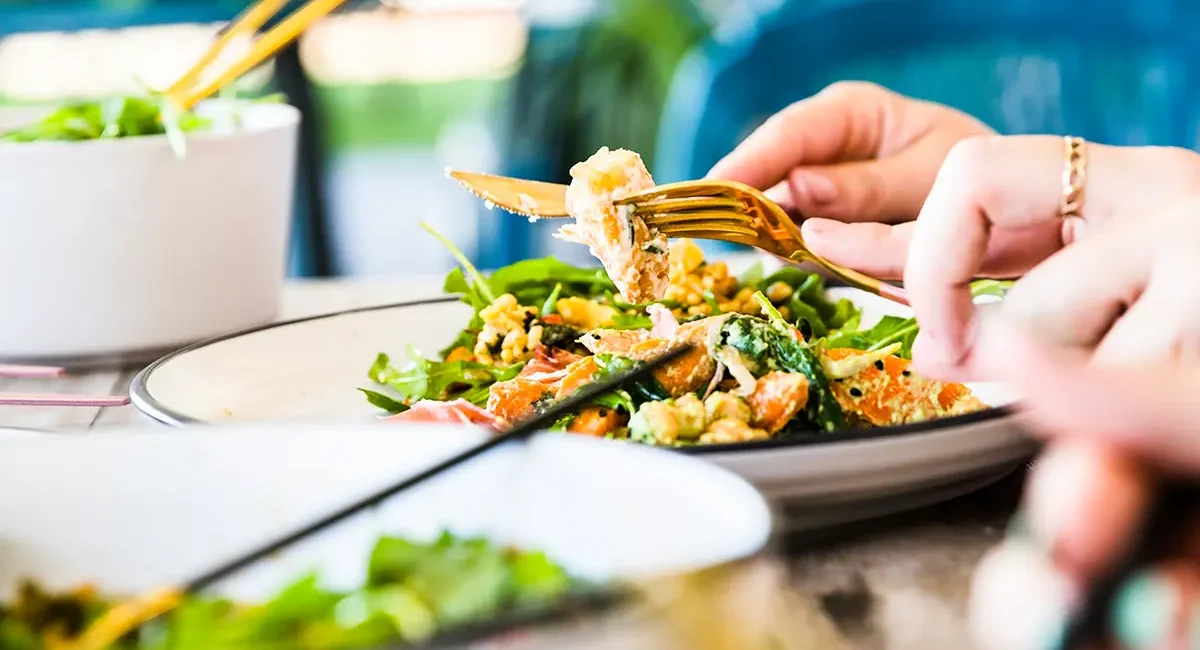 Betriebsausflug Gemeinschaft bei gutem Essen Kulinarik