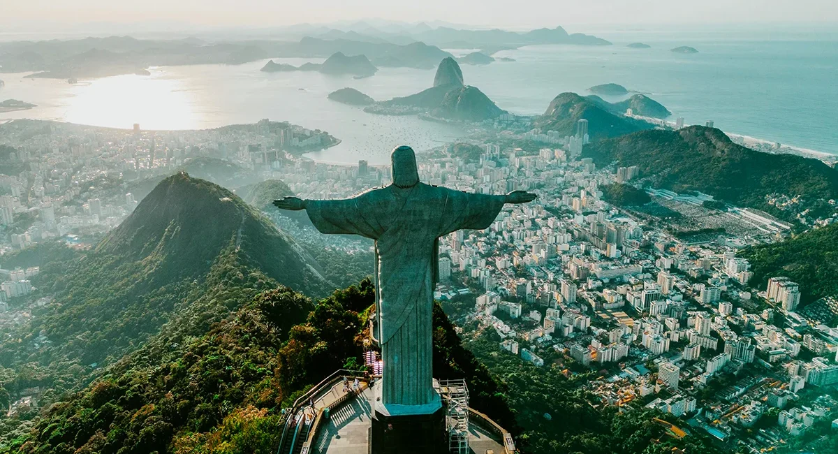 Cristo Redentor die monumentale Christusstatue, auf dem Berg Corcovado, überblickt den Süden Rio de Janeiros