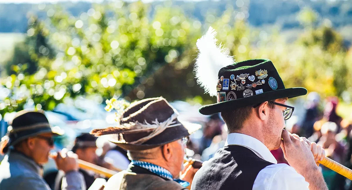Incoming Gruppenreise nach Deutschland Europa Bayern Tradition Tracht Musik