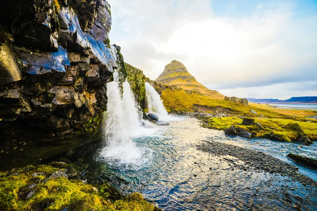 Die Halbinsel Snæfellsnes (Schneeberghalbinsel). Hier findet man auf kleinstem Raum alle landschaftlichen Schönheiten Islands. Deshalb wird sie auch die “Insel in Miniatur” genannt.