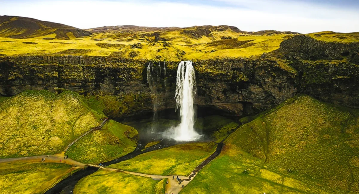 der eindrucksvollen Seljalandsfoss Wasserfall in Island