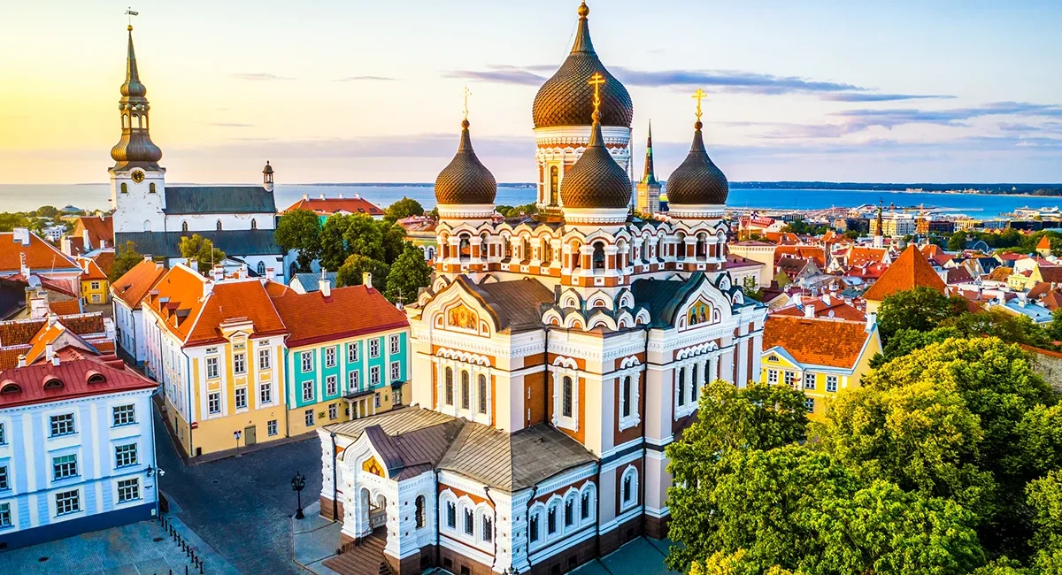 Alexander-Newski-Kathedrale in Tallinn, orthodoxe Kathedrale mit schwarzen Zwiebeltürmen