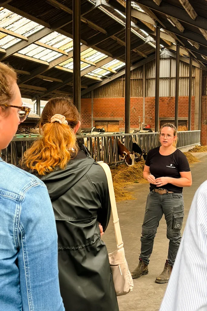 JungeLandFrauen-Muensterland-Reisebericht-landwirtschaft-milchvieh-stall